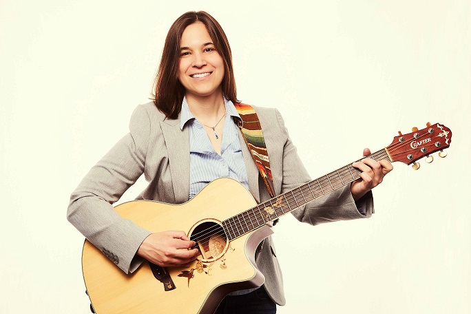 Read more about the article Scientist Turned Musician – How ONE Decision Can Change Your Entire Life’s Path with Lauren Bateman